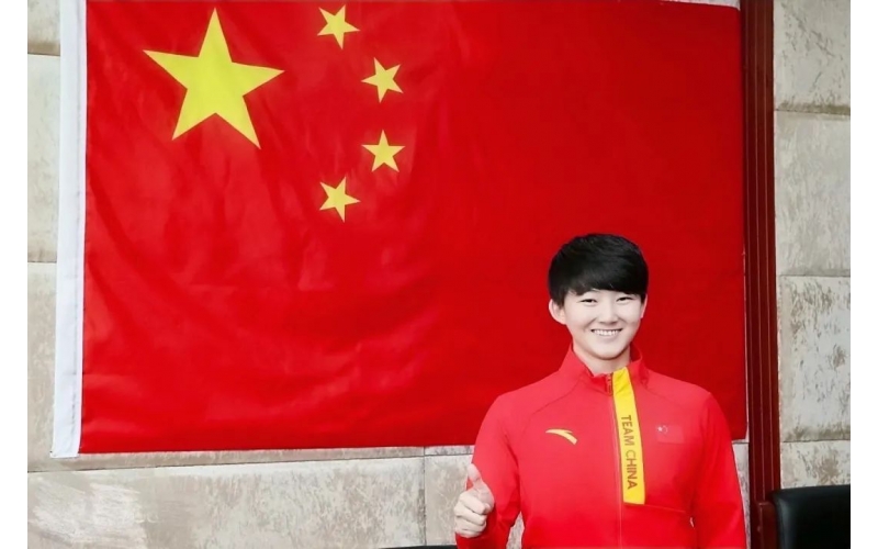 來了，世界冠軍宮乃瑩！
